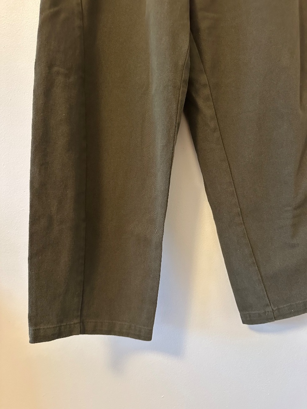 Le Bon Shoppe Arc Pants in Olive Green | Size Small - Picture 4 of 10